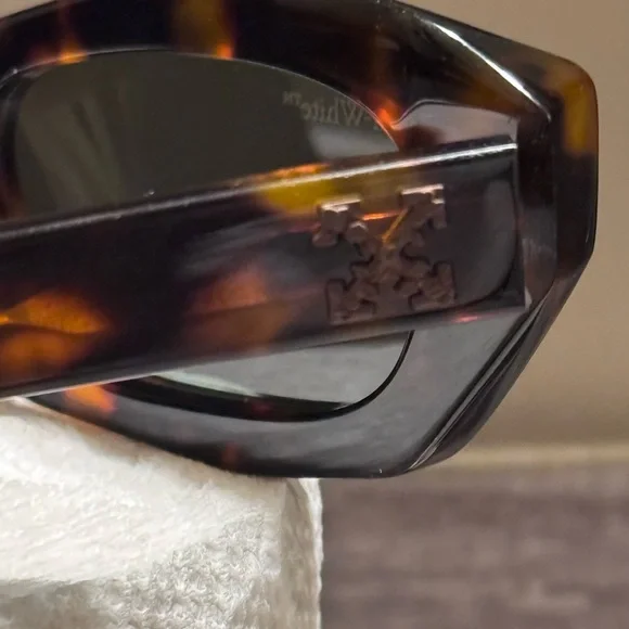 Off-White Tortoise Shell Sunglasses - Picture 8 of 9